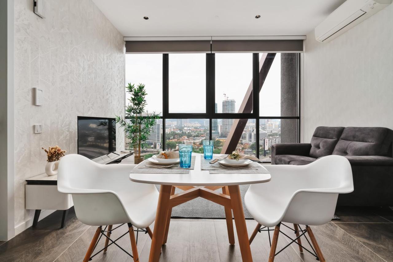 Scarletz Klcc Apartments By Soulasia Kuala Lumpur Extérieur photo
