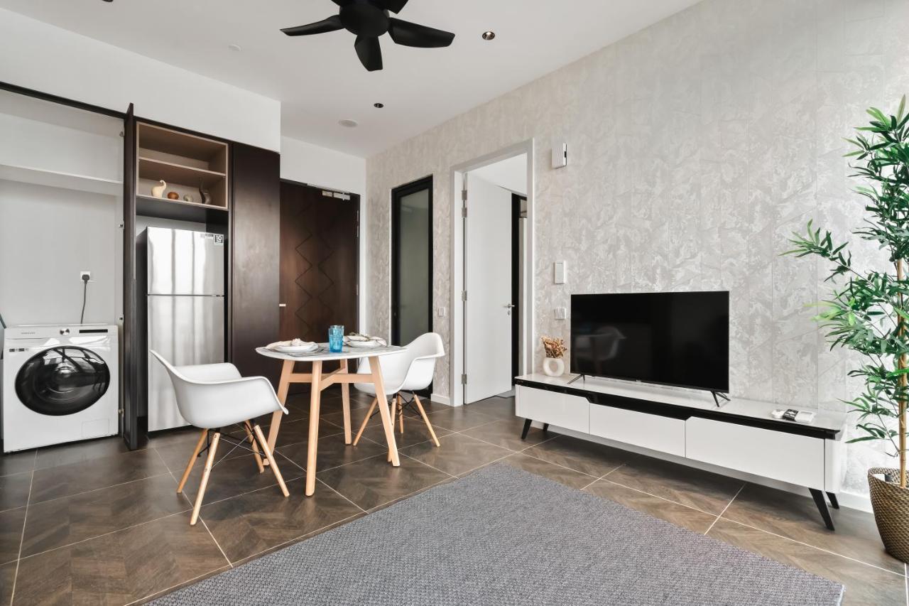 Scarletz Klcc Apartments By Soulasia Kuala Lumpur Extérieur photo