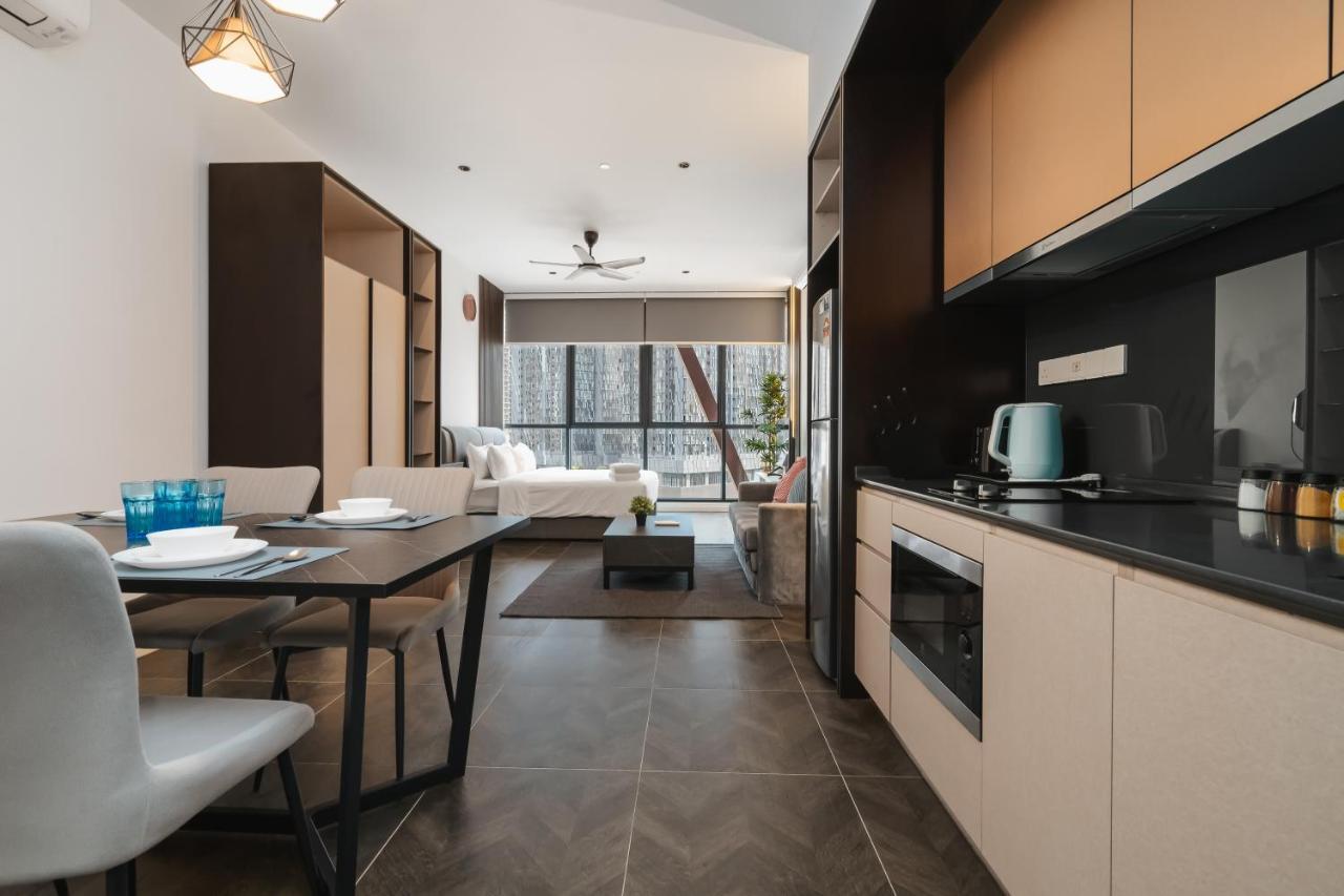 Scarletz Klcc Apartments By Soulasia Kuala Lumpur Extérieur photo