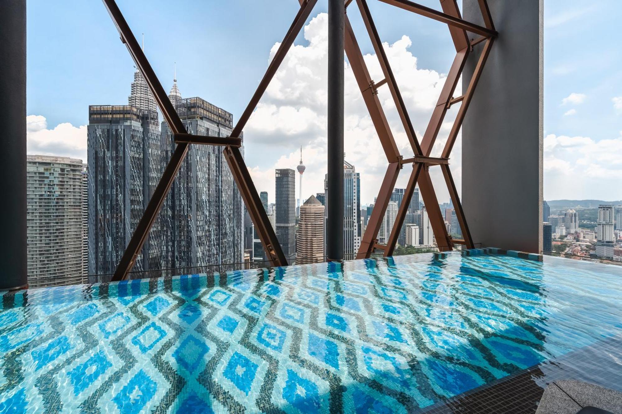 Scarletz Klcc Apartments By Soulasia Kuala Lumpur Extérieur photo